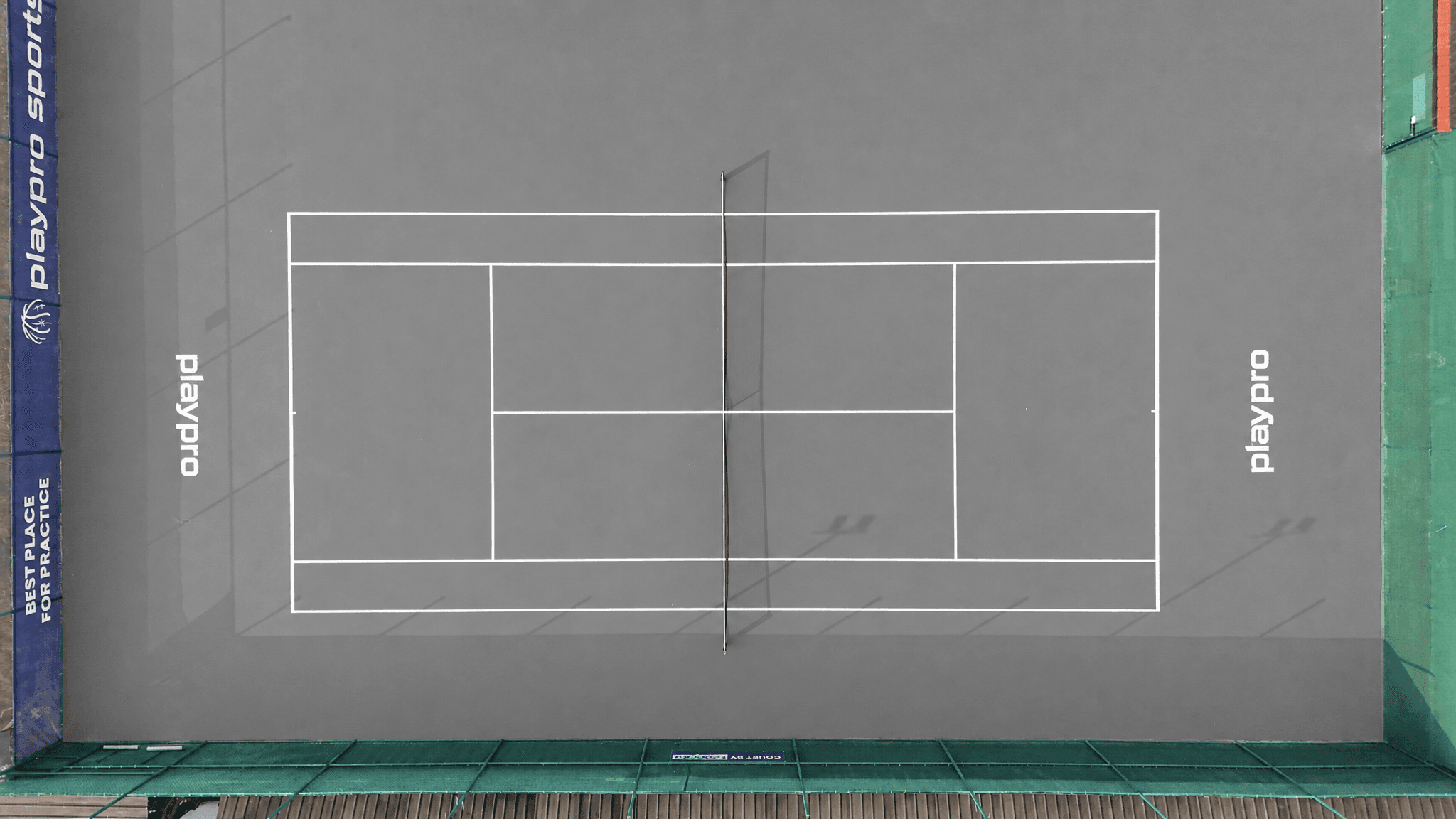 Lapangan tenis dilihat dari atas